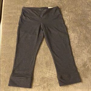 NEW - Reebok Medium Workout Capris